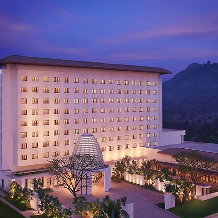 Vivanta Guwahati Buitenkant foto