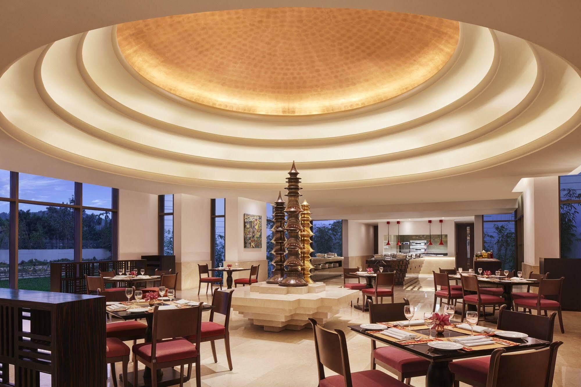Vivanta Guwahati Buitenkant foto